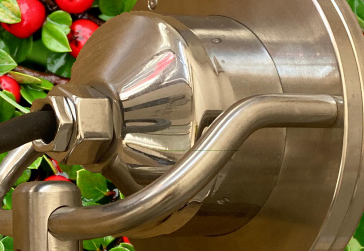 ACCIAIO INOX NEI FARI DA GIARDINO